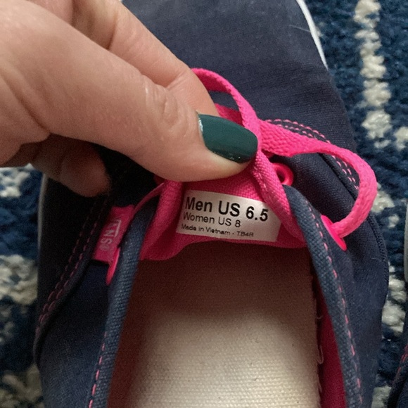 Vans - Picture 5 of 8